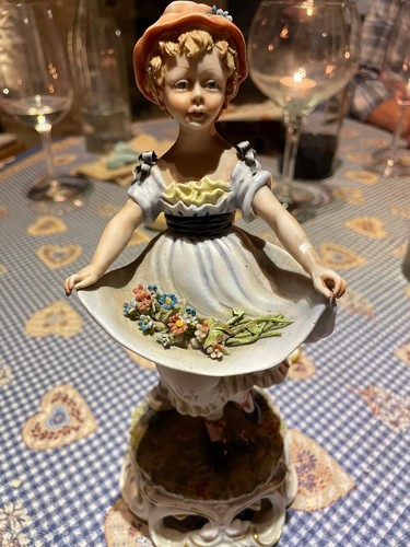 Statuetta porcellana - di,