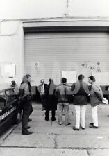Foto vintage Milano, Guardia di Finanza davanti al Monopolio, 1992