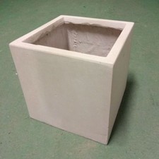 Vaso quadrato in cemento