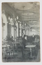Trieste Caffè Stella Polare sala principale e camerieri - nvg.