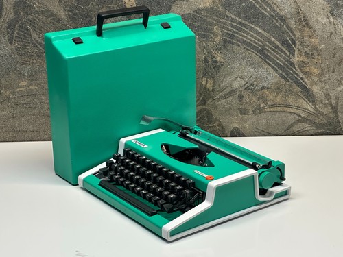 Macchina scrivere olympia - da,