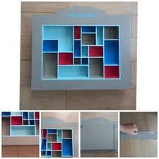 Struttura legno riquadri colorati bacheca espositore oggetti piccoli