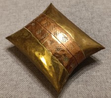 ANTICO COFANETTO IN METALLO A FORMA DI CUSCINO - VINTAGE DA COLLEZIONE