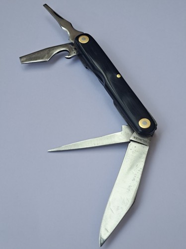 Vecchio coltello pieghevole