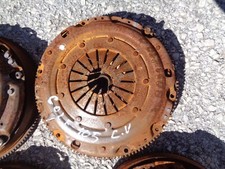 KIT FRIZIONE + VOLANO AUDI A3 GOLF V 5 VW 1.9 TDI 105 CV bkc bxe monomassa