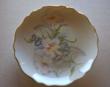 LIMOGES. PIATTINO FLOREALE. PORCELLANA LES GRIFFES A RILIEVO DECORI ORO  cm 11