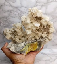 Mineral~Aragonite Fluorescent