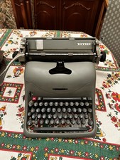 macchina da scrivere Olivetti