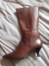 Stivali nuovi con scatola