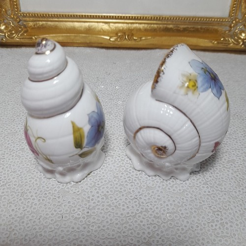 Sea shell salt and pepper - salt,