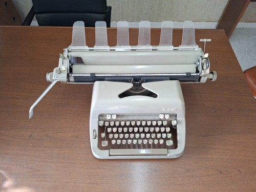 Macchina scrivere vintage - da,