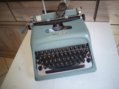 Macchina scrivere olivetti - da,