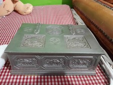 SCATOLA VINTAGE COFANETTO SCRIGNO PORTA GIOIE PELTRO DECORATO SCENE TREASURE BOX