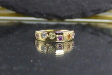 Anello in oro con più pietre