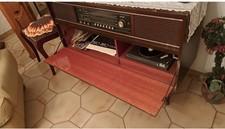 Radio d'epoca con mobile e GIRADISCHI 