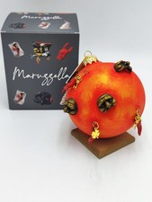 Pallina di natale rossa con maschere e corni portafortuna in ceramica fatto a ma