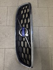 GRIGLIA PARAURTI ANTERIORE CON STEMMA VOLVO V40 ORIGINALE USATA cod. 31290910 