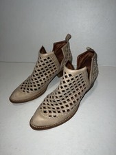 Jeffrey Campbell's Natural