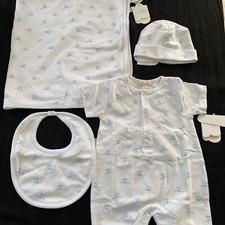 Kissy Kissy Nuovo con etichette Bianco/Blu Balena Pagliaccetto Bavaglino Cappello Coperta Boxed Set -6-9 Mos