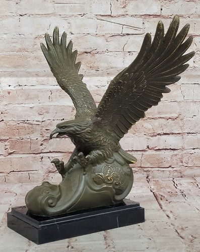 Aquila con ali - con, aperte