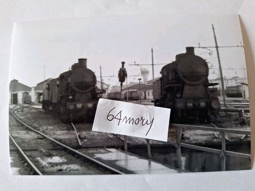 Fotografia deposito locomotive - fotografia,
