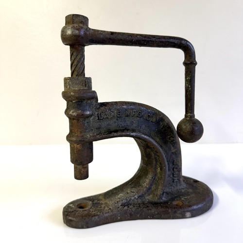 Antica pressa per cuoio