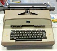 macchina da scrivere elettrica - IBM - modello D - funzionante