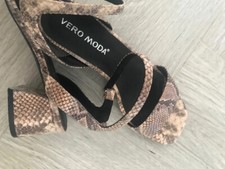 Sandalo basso tacco 6 cm  VERO