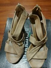 Sandali Nero Giardini 36 colore beige con tacco alto in legno con zip sul retro