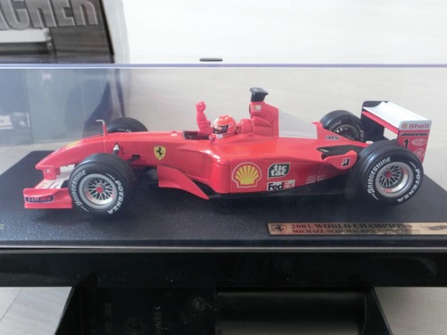 Hot wheels ferrari f2001 - 1/18,