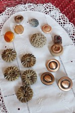 Vintage LOT OF 16 BUTTONS