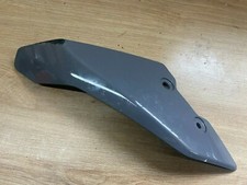 UN CACHE CARENAGE PLASTIQUE