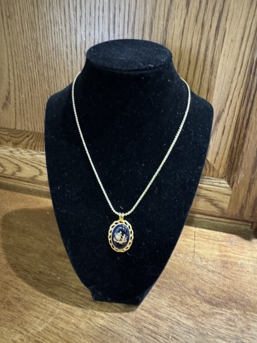 Collana con ciondolo cammeo