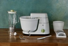 robot da cucina MARRONE ben tenuto KM 32 con molti accessori