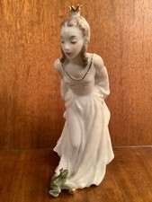 Statua porcellana regina rana