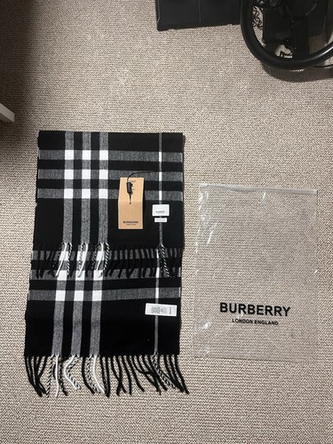 Sciarpa burberry nera nuova - sciarpa, nera,