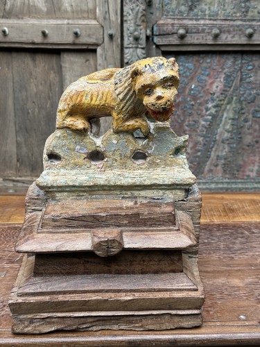 Antica scultura leone tempio