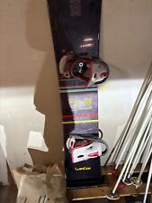 tavola da snowboard con attacchi