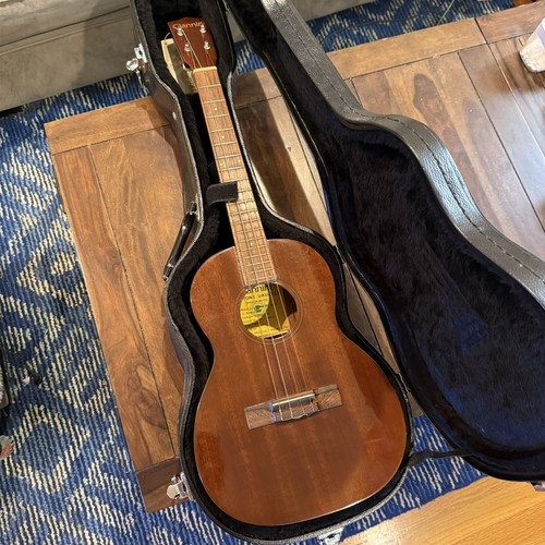 Ukulele baritono gianinni con - ukulele,