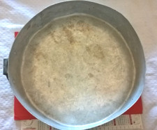 ANTICA e SPLENDIDA TEGLIA ALLUMINIO cm 32 h 7 x ARROSTI  CARNI BUONISSIMI USATA