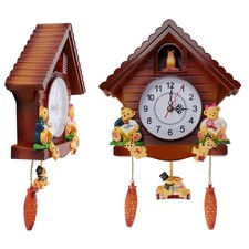 Elegante orologio da parete con design a cucù perfetto per estetica domestica