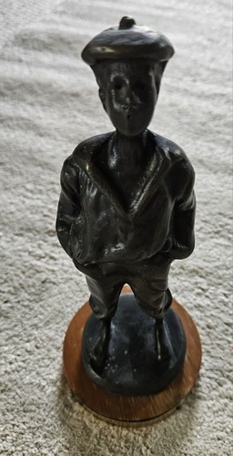 Scultura giovane ragazzo
