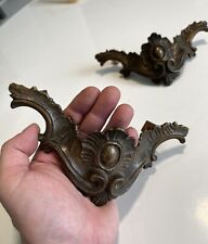 Importante coppia di antiche maniglie in bronzo per cassettone/altro. XVII Sec.