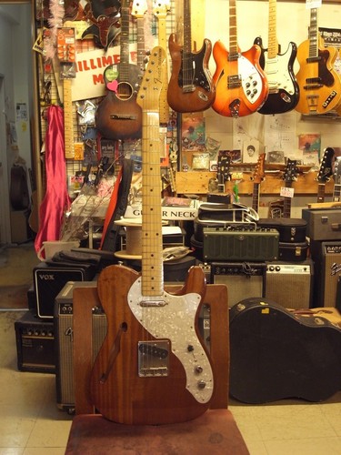 Chitarra elettrica semivuota