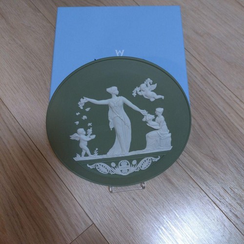 Wedgwood green embossed - green, round