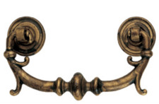 Maniglia antica per mobile finitura ottone antico