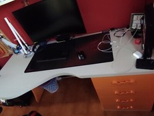 Scrivania 160 cm sagomata betulla mandarino con cassettiera profondita max 75 cm