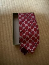 Cravatta Gucci rossa in seta logo GG inutilizzata 58 pollici originale senza ...
