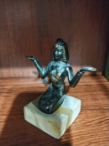 Statuetta bronzo pieno - in,