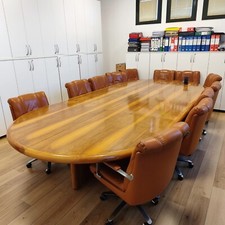 Tavolo Direzionale Ufficio Riunioni con sedie in pelle